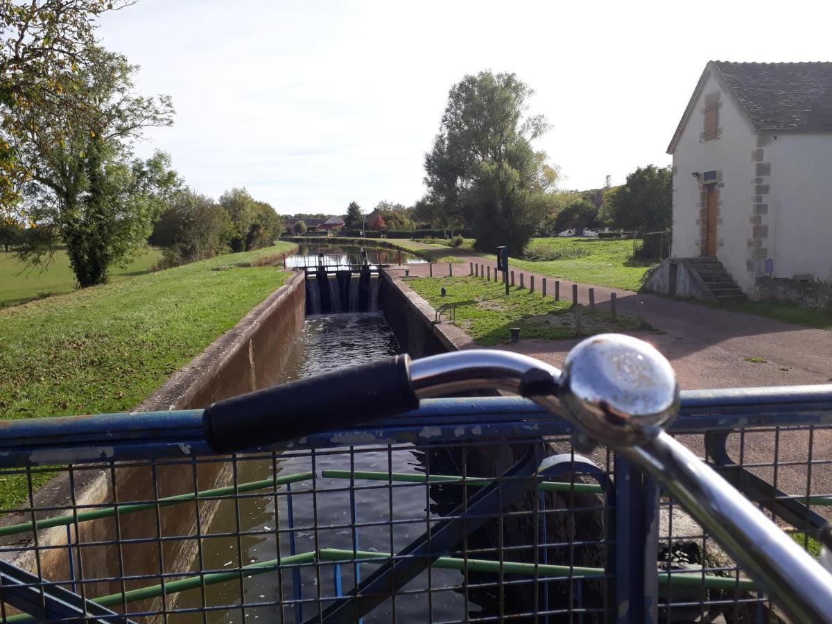 Canal Du Nivernais Gites Le Champ Radis Marigny-sur-Yonne Екстер'єр фото