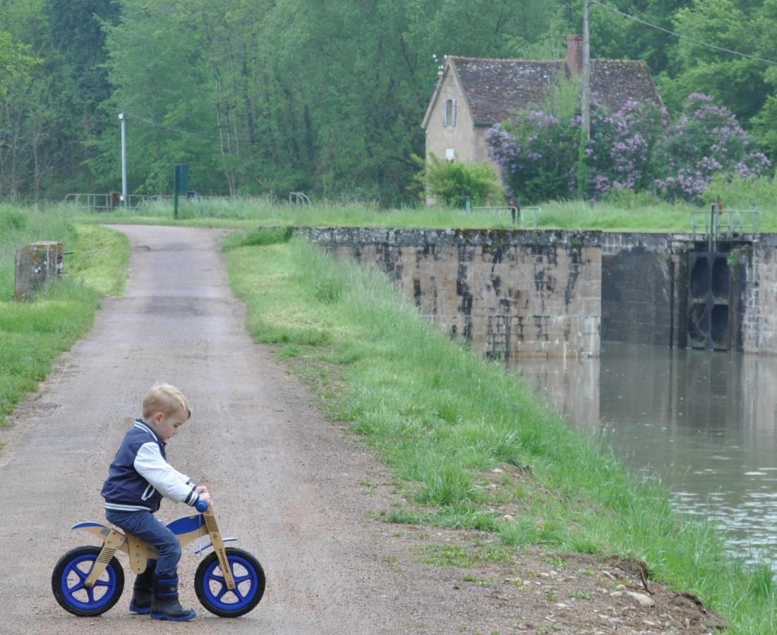 Canal Du Nivernais Gites Le Champ Radis Marigny-sur-Yonne Екстер'єр фото