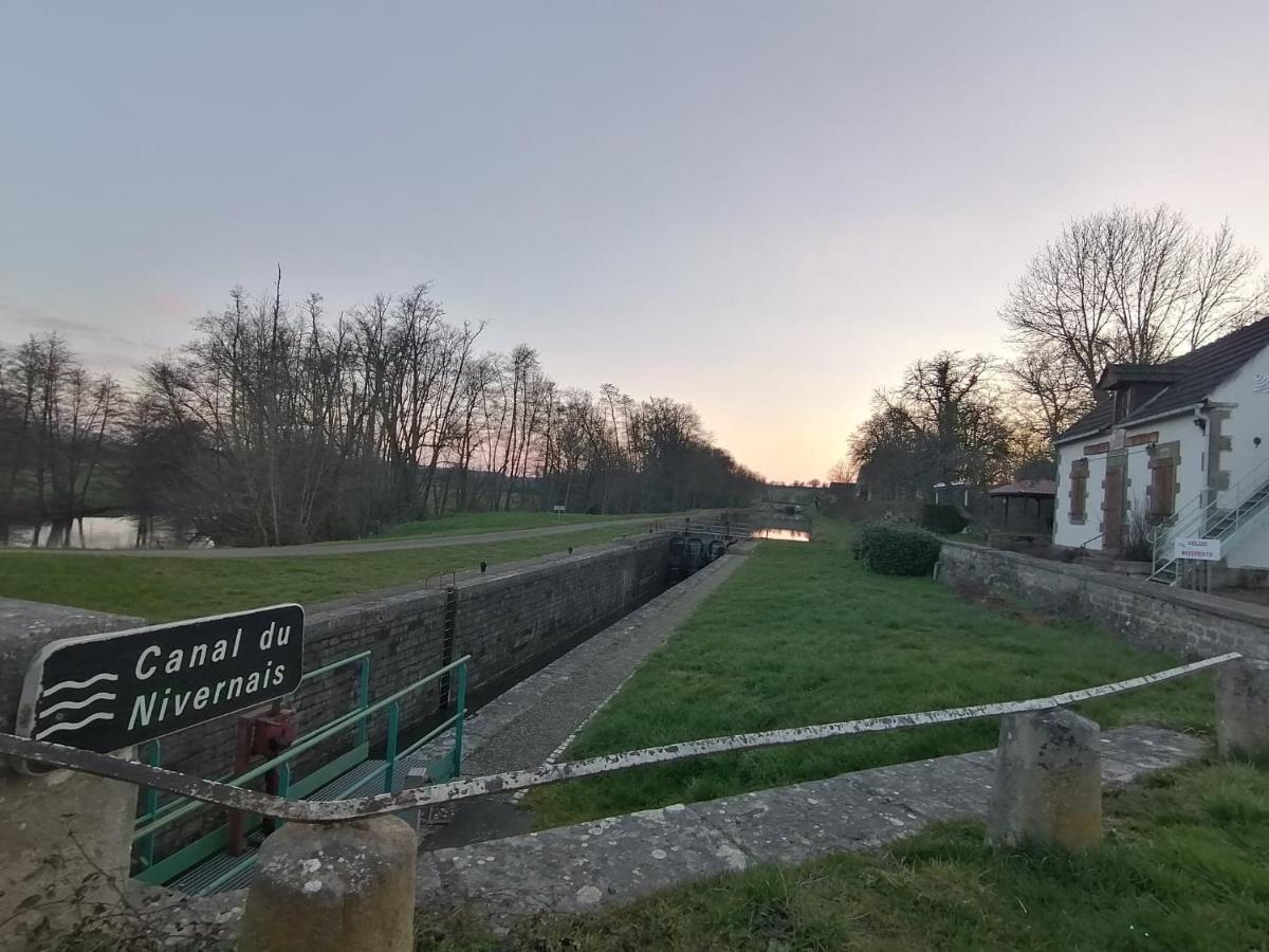 Canal Du Nivernais Gites Le Champ Radis Marigny-sur-Yonne Екстер'єр фото