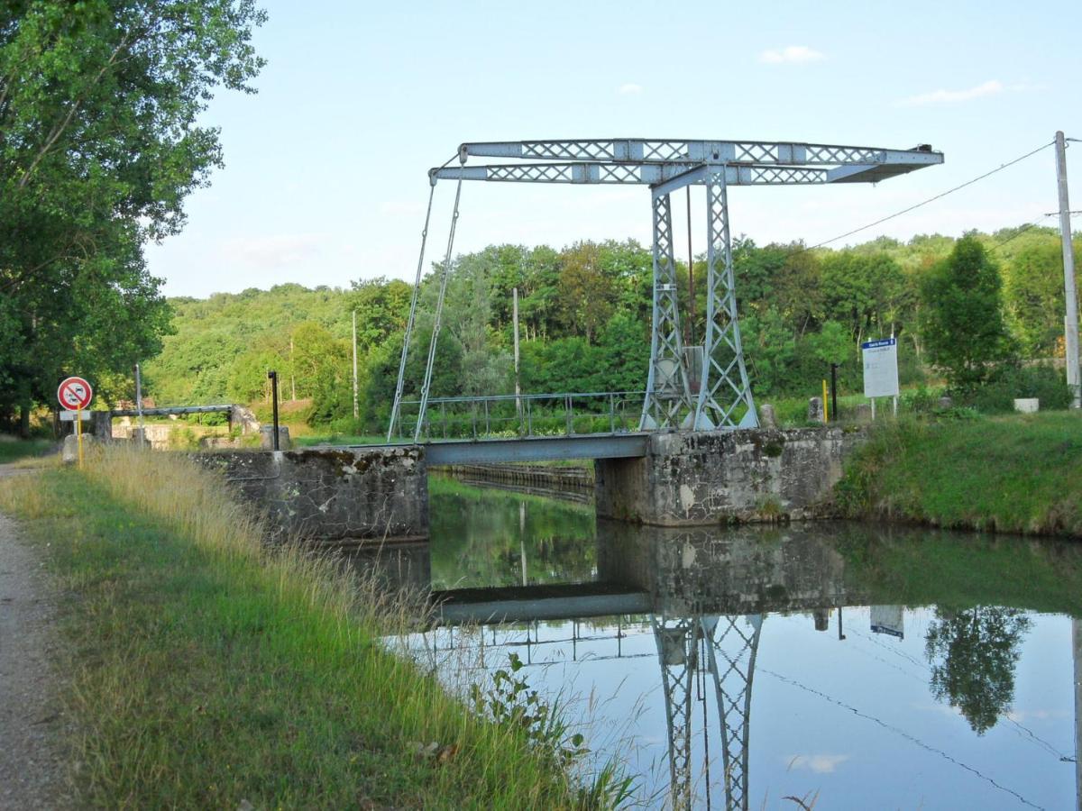 Canal Du Nivernais Gites Le Champ Radis Marigny-sur-Yonne Екстер'єр фото
